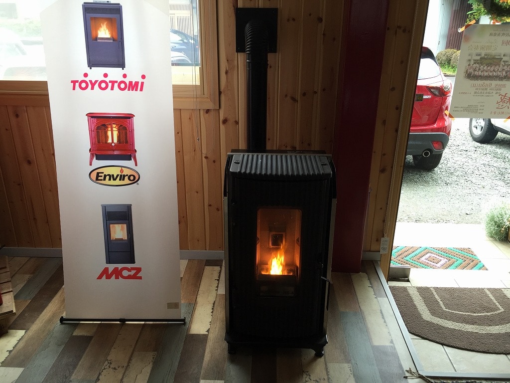 5月21日〆切！非常に綺麗なペレットストーブです。 5月21日〆切！非常に綺麗なペレットストーブです。