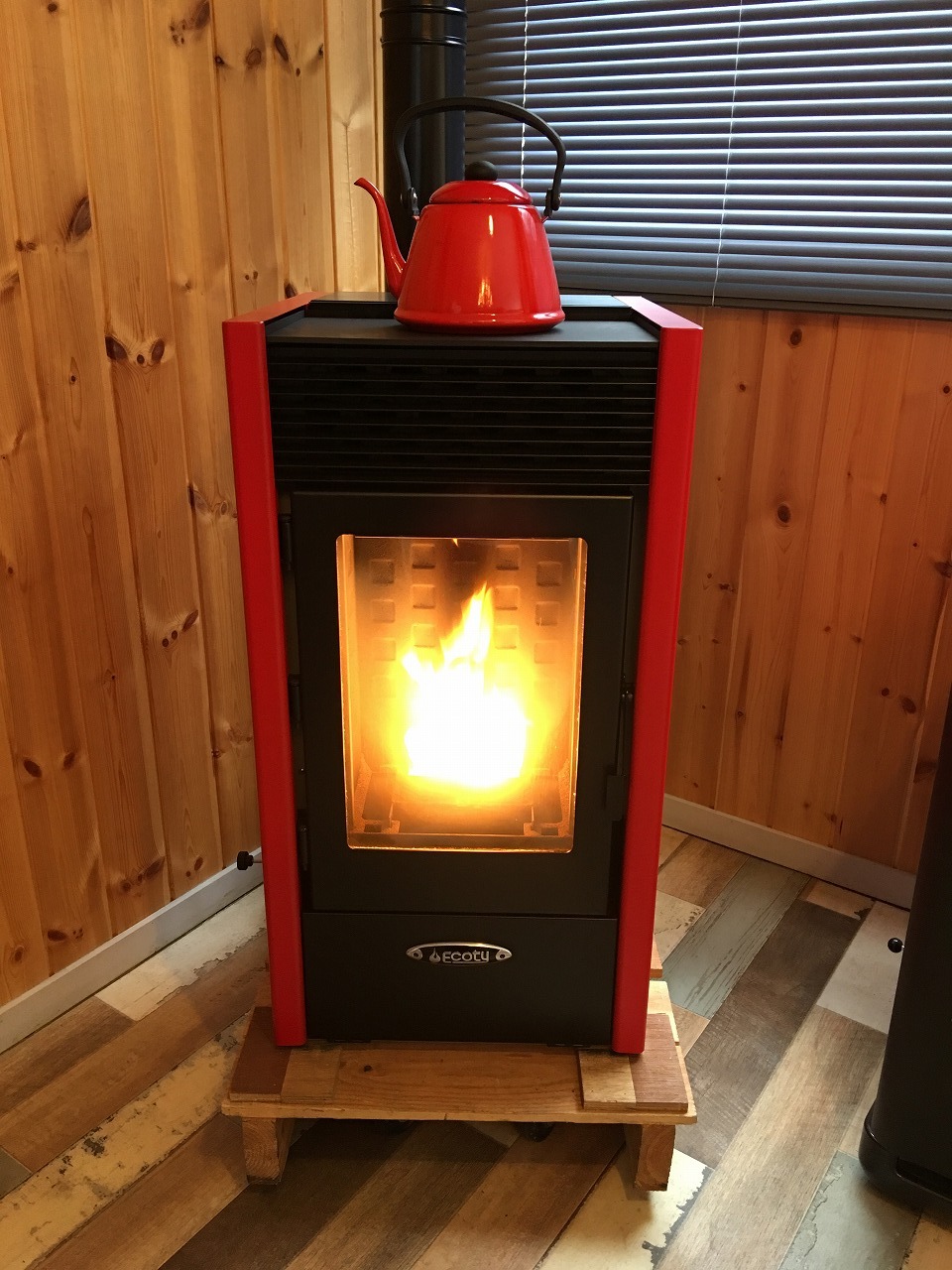 ペレットストーブ　エコティ 調理もできるタイマー機能付ペレットストーブ【エコティPS302】！佐久
