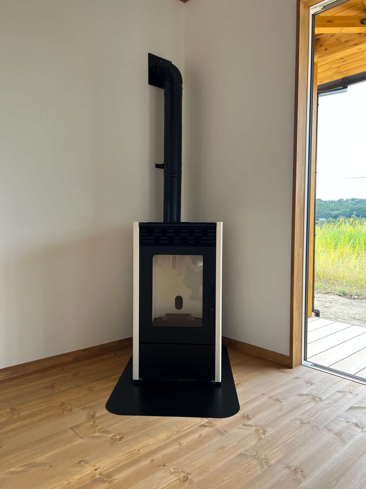【佐久市】西村精工|エコティPS302の設置工事を行いました! - ペレットストーブ専門店|ペレットプラス(軽井沢・佐久・上田)